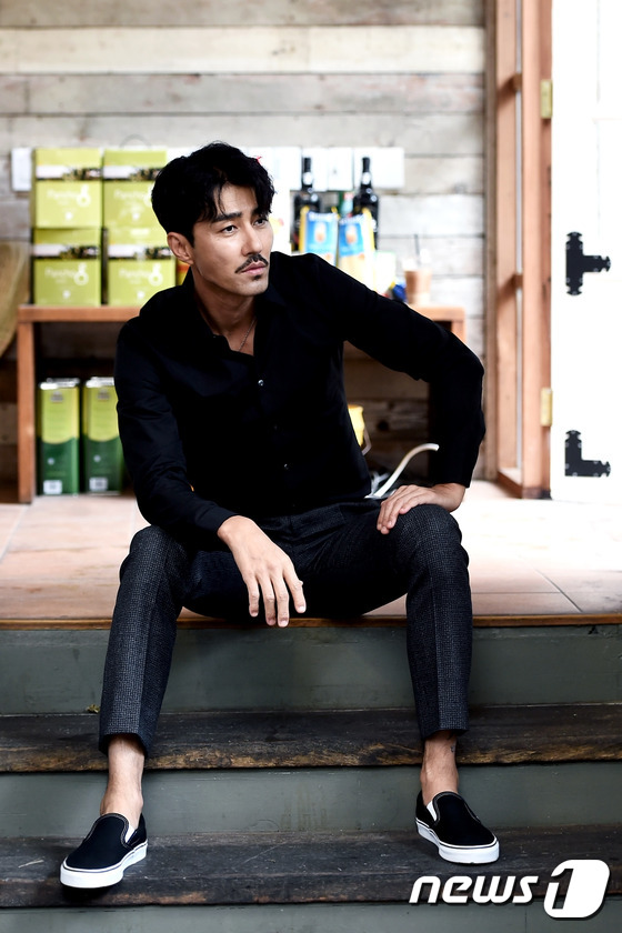 배우 차승원이 최근 서울 종로구 삼청동의 한 카페에서 진행된 인터뷰에서 자신이 지향하는 삶에 대해 이야기했다. © News1star / 고아라 기자