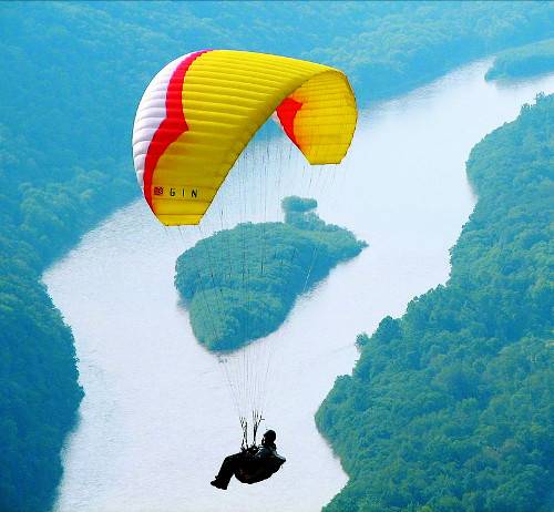 패러글라이딩. 위키미디어커먼스