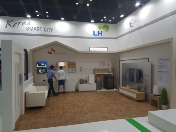 무선기반 IoT(사물인터넷)을 접목한 행복주택 스마트홈 시스템 전시모습. / 사진제공=한국토지주택공사(LH)