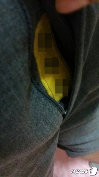7일 전북 전주의 한 사립 중학교에서 학생 인권을 보호하고자 '명찰을 영구히 부착하지 말라'는 지침을 내린 교육청의 명찰 부착 방식을 잘못 해석해 2016학년도 남자 신입생의 바지 지퍼 사이에 명찰을 부착했다.2016.10.8/뉴스1 © News1 박아론 기자