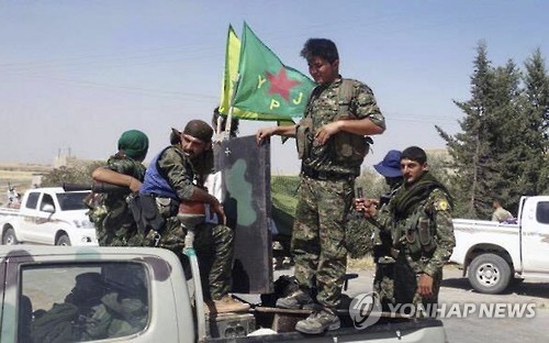 작년 7월 쿠르드계 민병대 '인민수비대'(YPG)가 시리아 북부에서 차량으로 이동하고 있다.[AP=연합뉴스]