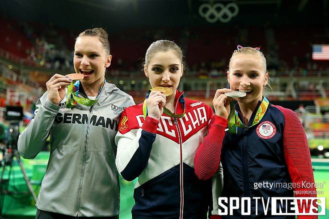 ▲ 러시아 기계체조 선수 알리야 무스타피나(가운데)는 리우 올림픽에서 금 1 은 1 동 1개를 획득할 정도로 뛰어난 실력을 갖췄다.