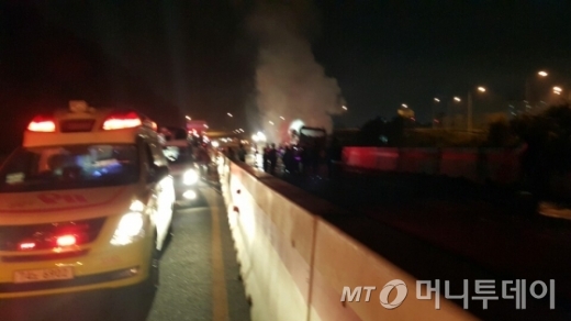 지난 13일 울산 고속도로서 관광버스 교통사고 화재로 10명이 사망했다./사진=뉴스1