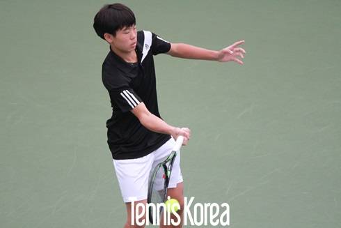 14세부 남자 단식에서 우승을 차지한 정휘진. 사진=(인천)이은미 인턴기자