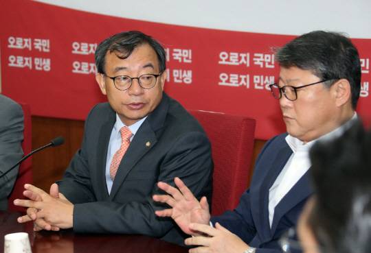 ‘사퇴 요구 거부’ 이정현 “선장처럼 끝까지 책임지고 하겠다”