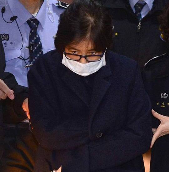 ‘최순실 31시간’ 국민은행에서 현금 대거 인출 ‘계좌 압수조차 하지 않아’ 충격