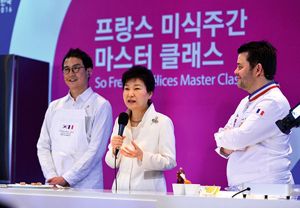 ⓒ연합뉴스 3월24일 박근혜 대통령이 프랑스 미식주간 마스터 클래스 행사에서 인사말을 하고 있다.