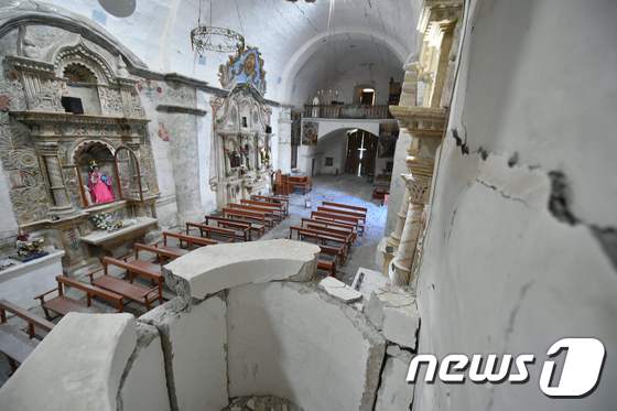 지난 8월 페루에서 규모 5.3의 지진으로 파손 피해를 입은 카일요마 지역 교회. © AFP=뉴스1