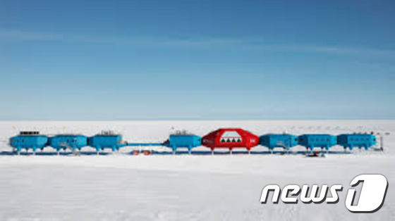 영국 남극자연환경연구소(British Antarctic Survey)의 '할리식스'(Halley VI). 다리가 달린 건물이 기차처럼 연결돼있다. © News1
