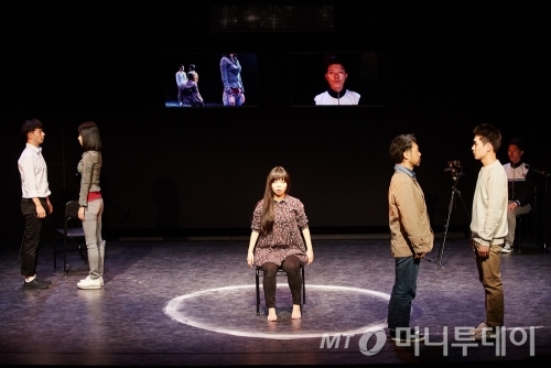 세월호 참사 전후로 우리 삶에 나타난 변화를 응시하게 하는 연극 '비포애프터'/ 사진제공=두산아트센터