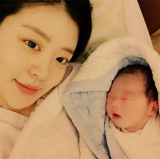 윤석민 피앙새 배우 김시온 득녀. 윤석민 인스타그램