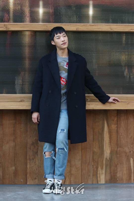 배우 우도환이 인터뷰전 포즈를 취하고 있다./사진=오훈 기자