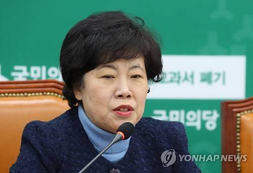 발언하는 조배숙 국민의당 정책위의장 (서울=연합뉴스) 황광모 기자 = 국민의당 조배숙 정책위의장이 30일 오전 국회에서 열린 비대위-중진 연석회의에서 발언하고 있다. 2016.12.30 hkmpooh@yna.co.kr