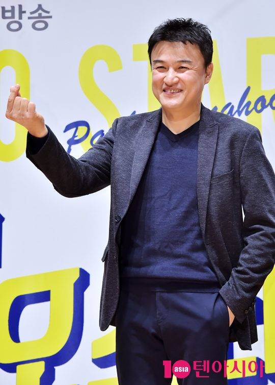 배우 박중훈이 9일 오후 서울 영등포구 여의도동 KBS 아트홀에서 열린 해피FM ‘박중훈의 라디오스타’ 기자간담회에 참석해 포즈를 취하고 있다. / 사진=조준원 기자 wizard333@