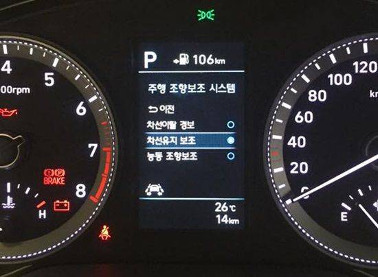 현대차 신형 그랜저 계기반. 계기반 설정을 통해 LKAS 시스템 작동을 실행시키거나 해제 할 수 있다. (사진=지디넷코리아)