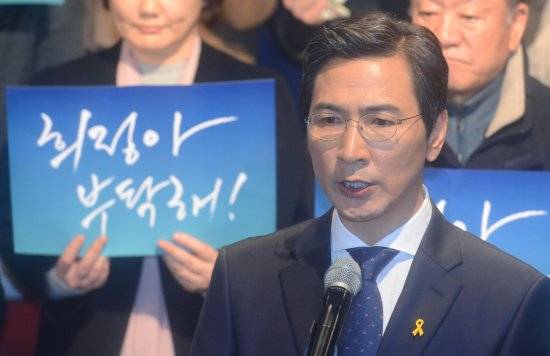 안희정 충남도지사가 22일 오후 서울 종로구 대학로 굿 씨어터에서 대선 출마 선언을 하고 있다. 뉴시스