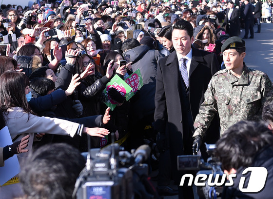 팬들 곁으로 가까이, 더 가까이!© News1 스타/권현진 기자