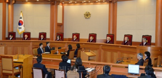 박 대통령 측 변호인 김평우 변호사가 법정 소란으로 주목받았다.