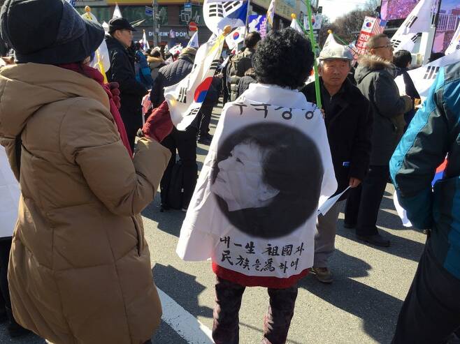25일 오후, 서울 중구 대한문 인근에서 대통령 탄핵기각을 위한 국민 총궐기운동본부가 주최한 ‘제14차 탄핵기각 총궐기 국민대회'가 열렸다.