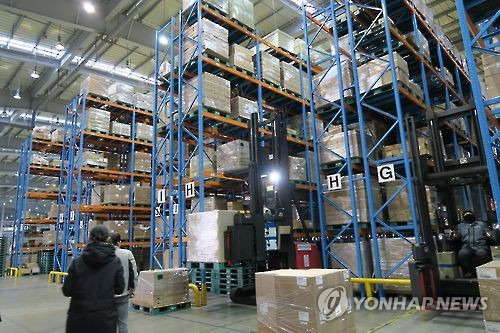 부산신항 배후단지에 입주한 물류기업 창고. 본 기사와 상관없는 사진입니다.<연합뉴스 자료사진>