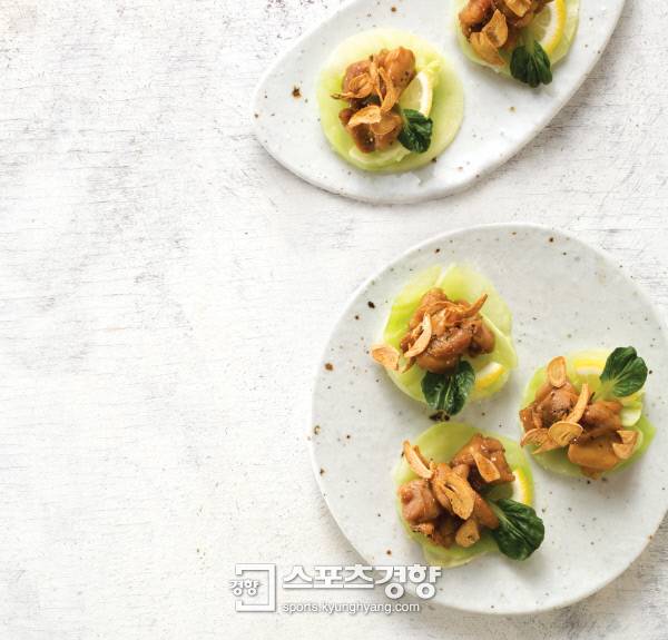 닭 갈릭 데리야키구이와 양배추 초절임/스포츠경향DB