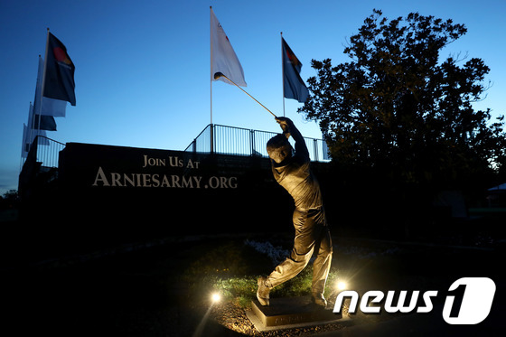 아널드 파머 인비테이셔널이 열리는 베이힐 골프장에 설치된 아널드 파머의 동상. © AFP=News1