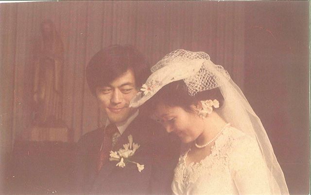 문재인 전 더불어민주당 대표와 부인 김정숙씨의 1981년 결혼식. 문재인 후보 캠프 제공
