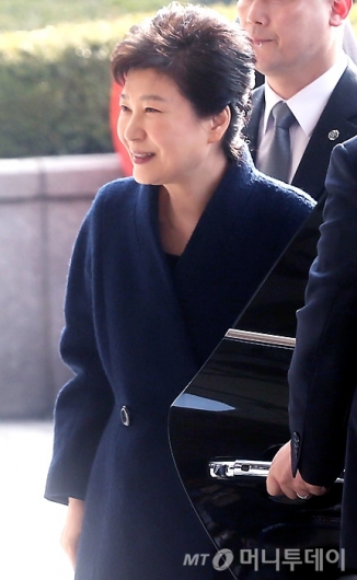 박근혜 전 대통령이 21일 오전 서울중앙지검에 피의자 신분으로 출석했다./사진=홍봉진 기자