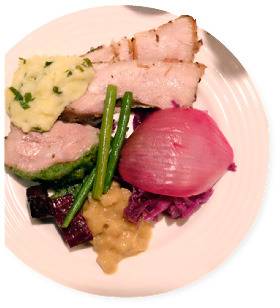 돼지목살과 채소를 활용한 요리.