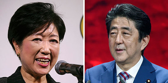 고이케 유리코 도쿄도지사(왼쪽)와 아베 신조 일본 총리. 아베 총리를 중심으로 한 일본 자민당 주류는 오는 7월 도의원 선거를 앞두고 본격적인 ‘세 불리기’를 시작한 고이케 견제에 나섰다. [중앙포토]