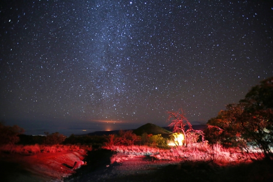 하와이아일랜드는 밤이 아름다운 섬이다. 깨끗한 밤하늘에 수천 개의 별이 뜬다. 희뿌연 은하수 아래 할레마우마우 분화구에서 내뿜는 붉은 수증기도 보인다.