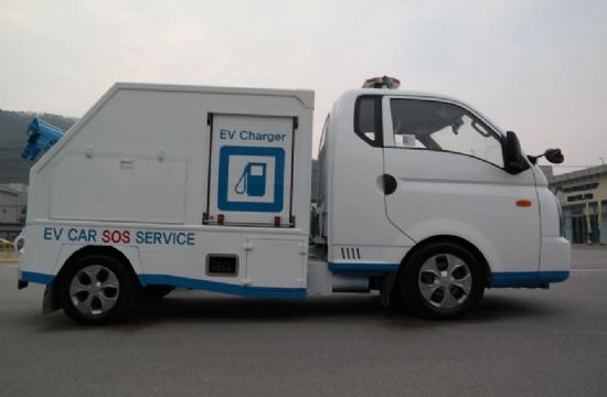 디젤 자가발전기로 전기차 급속충전을 돕는 한국자동차 EV 서비스차 (사진=한국자동차)