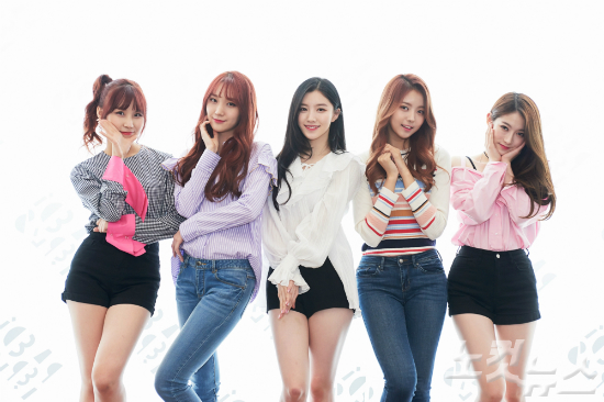 (왼쪽부터)예하나, 로아, 시연, 나영, 레나