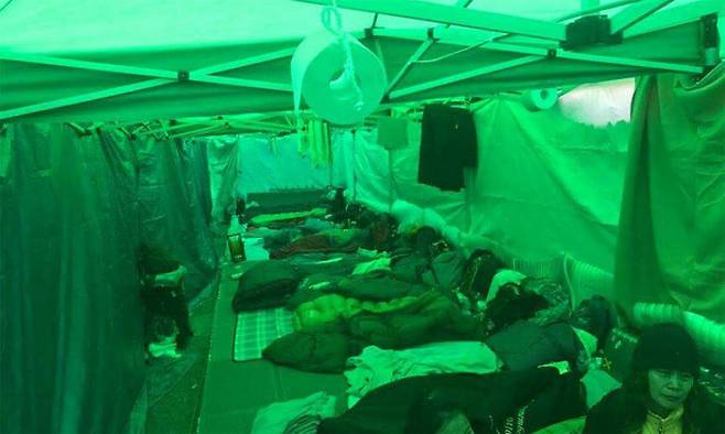 유족들의 천막 생활 (출처: 박주민 의원 페이스북)