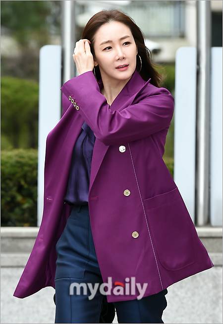 ▲ 최지우' 머리카락 좀 잡아야겠어'