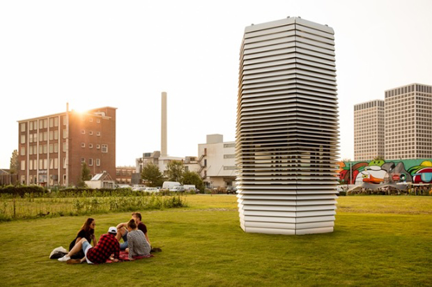 네덜란드 디자이너 댄 로세하르데는 스모그 프리 타워 아이디어를 지난 2015년 킥스타터(크라우드 펀딩 서비스)에 올려 프로젝트를 진행했다.[사진=킥스타터 홈페이지 캡쳐]