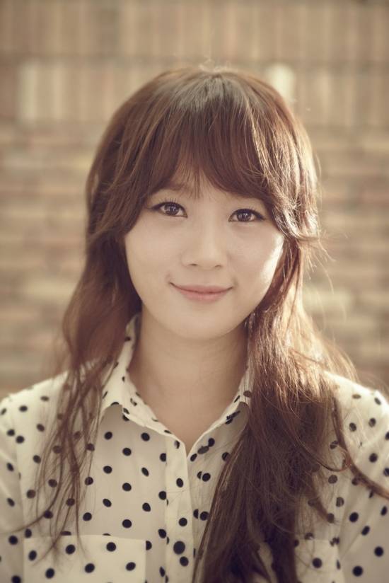 CBS 음악FM '이수영의 12시에 만납시다'로 6년 만에 라디오 DJ로 돌아오는 가수 이수영