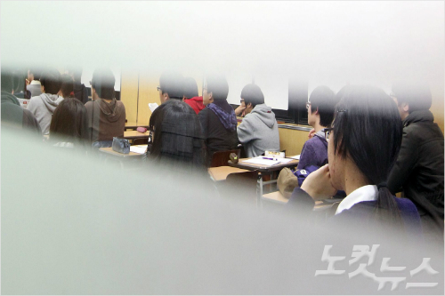 서울 강남구 대치동 소재 한 논술 학원에서 학생들이 수업을 듣고 있다.