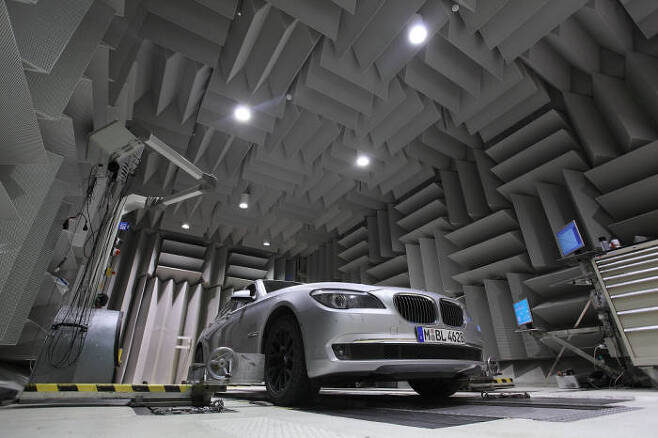 BMW 그룹은 다양한 소재 및 설계 기술로 자동차의 음향효과 개선한다.