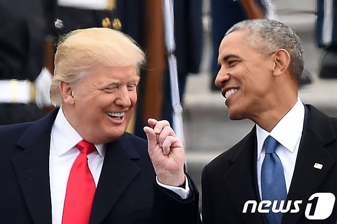 도널드 트럼프 미국 대통령(왼쪽)과 버락 오바마 전 대통령(오른쪽) © AFP=뉴스1