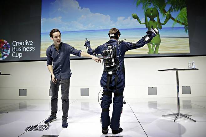 VR 모션 캡처 이미지(자료출처 유튜브)