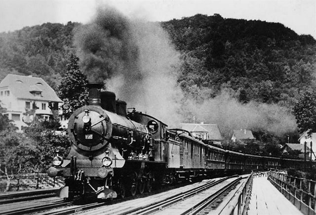 파리-이스탄불 구간은 1977년이 마지막이었다. 2차세계대전이 끝난 1947년 운행을 재개한 오리엔트 특급은 2009년 12월에 다시 영원히 사라졌다.