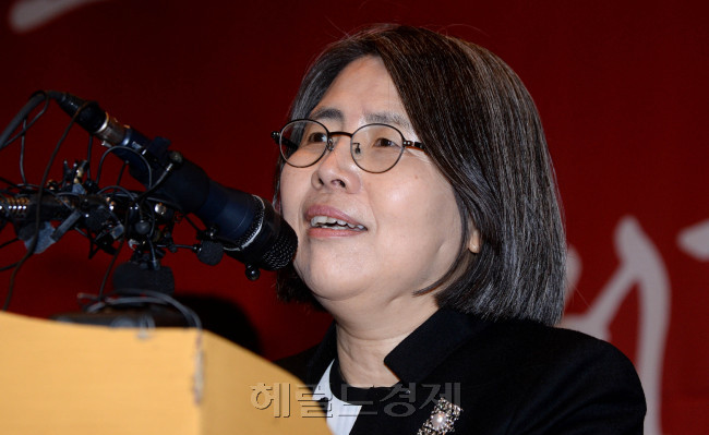 [사진=2004년 노무현 정부 때 국내 첫 여성 대법관으로 주목 받은 김영란 전 대법관]