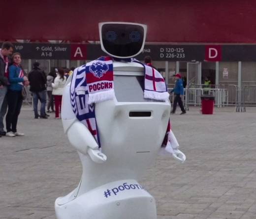 일부 사람들은 이 작은 로봇이 과연 난폭한 훌리건들의 충돌을 막아줄 수 있을지 의구심을 제기했다.