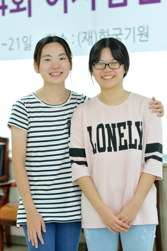 ◇국내 최초의 자매 기사인 김채영 3단(왼쪽)과 김다영 초단. 사진제공=한국기원
