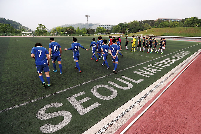 8년 이상 학업에 소홀했던 대학 스포츠 선수들에게 입시 준비만 했던 학생들과 동등한 구조 안에서 경쟁하라는 것은 또 다른 차별이라는 지적이 나온다. © 대한축구협회 제공