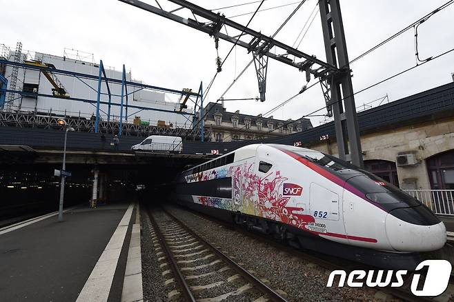 '이누위'라는 새로운 이름을 갖게 될 프랑스 고속철 테제베(TGV). © AFP=뉴스1