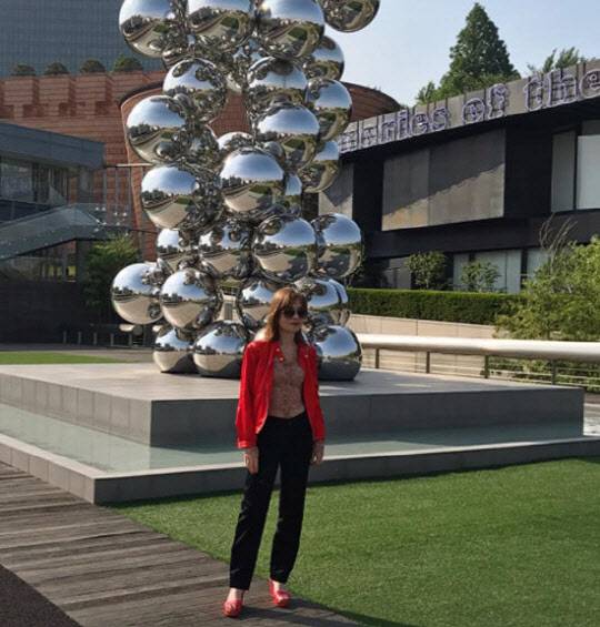 /이자벨 위페르 인스타그램 캡쳐