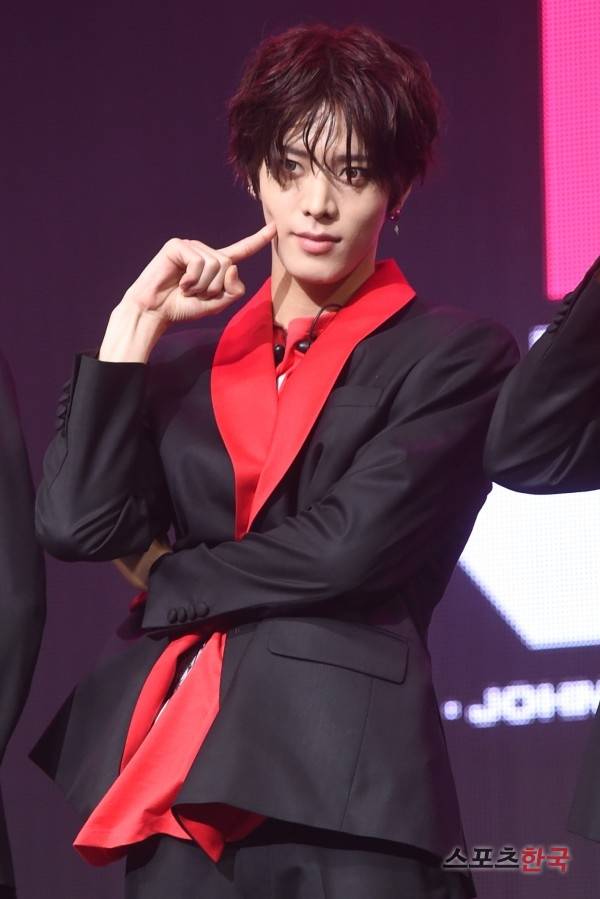 세 번째 미니앨범 'CHERRY BOMB(체리밤)' 컴백 쇼케이스 무대 선 NCT 127 유타. 사진=장동규 기자 jk31@hankooki.com