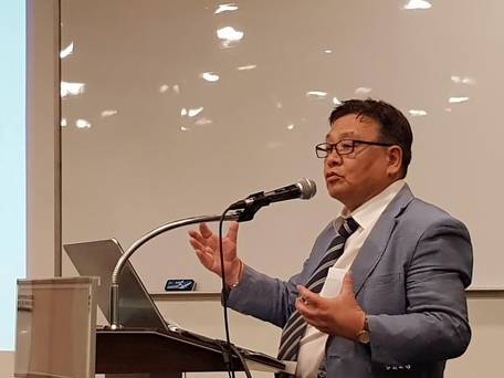 이건희 경기대 교수(경영학과)가 22일 서울 대한상공회의소에서 열린 신용카드학회 춘계 세미나에서 발표 중이다./사진=이민아 기자